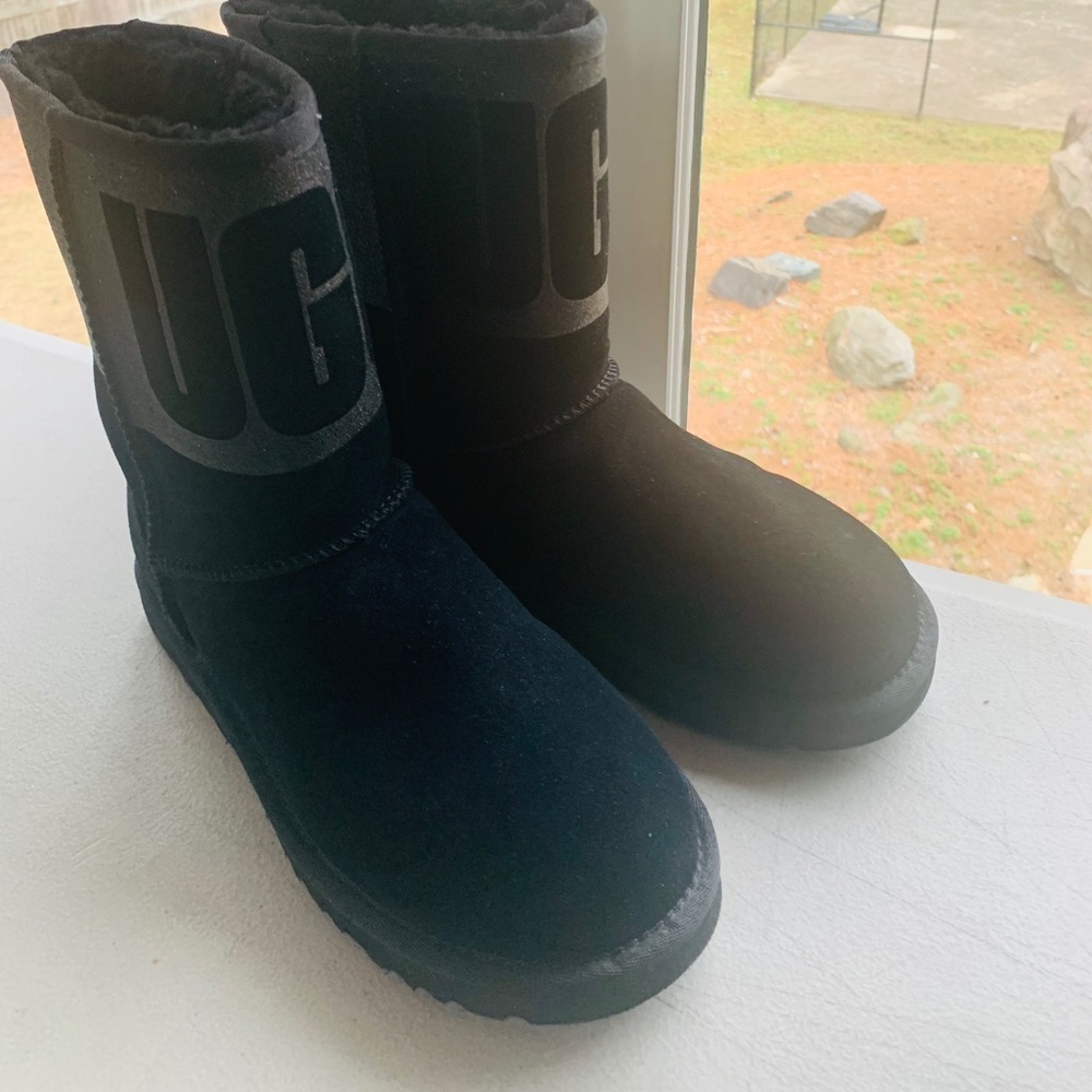 UGG Short Boot 8.5